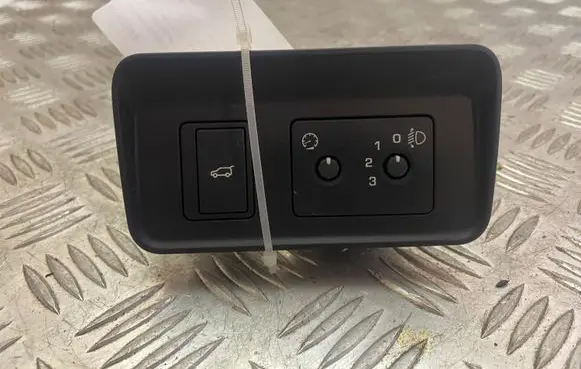 Tailgate opening switch