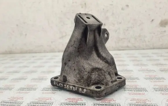 Audi A6 S6 C5 4B Engine mounting bracket 4B0199308