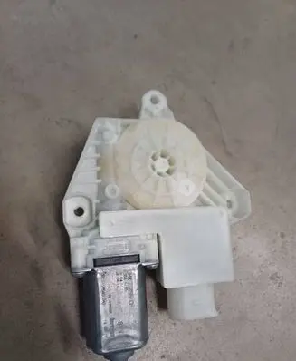 BMW 5 G30 G31 Front door window regulator motor 7455082