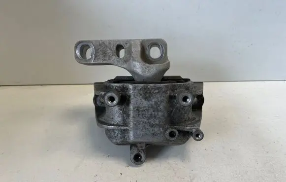 Volkswagen PASSAT B7 Engine mount bracket 1K0199262