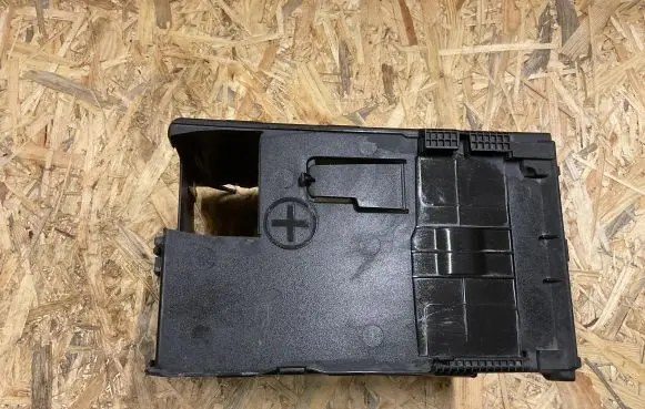 Peugeot 308 Battery box tray cover/lid 9663615580