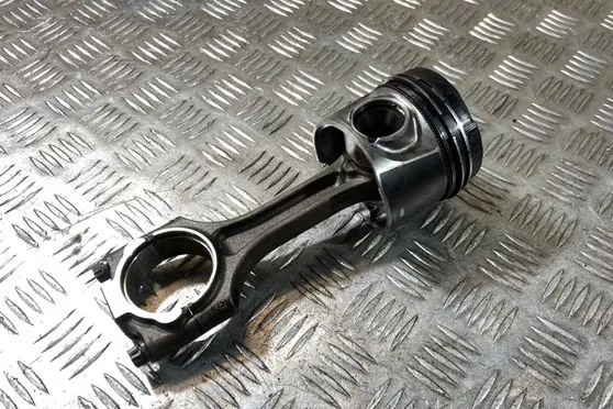 Volvo XC70 Piston with connecting rod