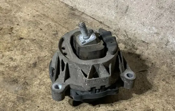 BMW X3 F25 Engine mount bracket 6850482