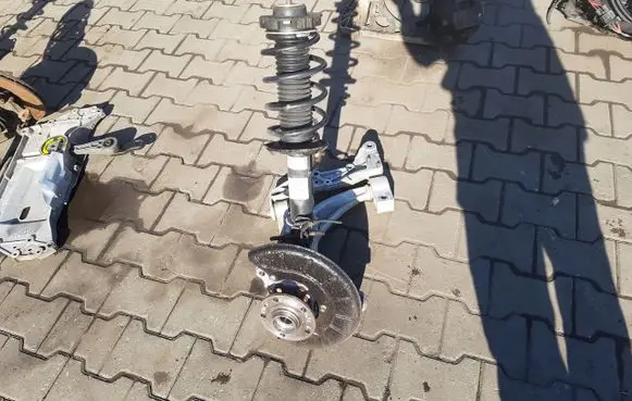 Volkswagen Golf V Front wheel hub spindle knuckle