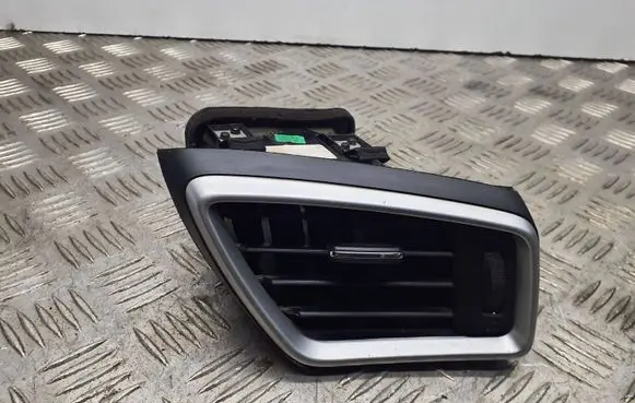 Nissan Qashqai Dashboard side air vent grill/cover trim 30490027