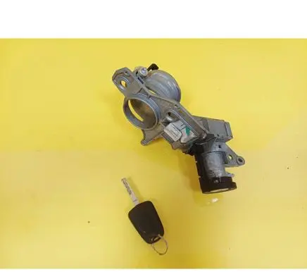 Opel Astra H Ignition lock 2421430