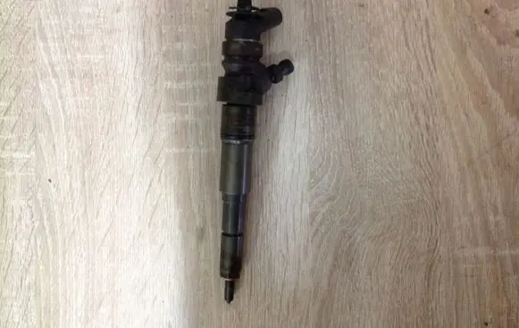 BMW 5 E60 E61 Fuel injector 5P72Y1Y 0555110