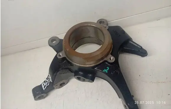 Hyundai i30 Front wheel hub spindle knuckle 51716-A5000