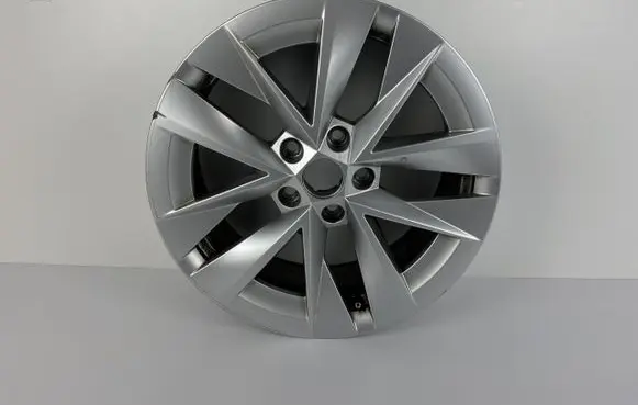 Skoda Octavia Mk4 R17 alloy rim 5E3
