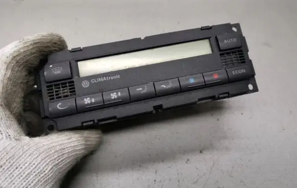 Volkswagen Golf IV Climate control unit