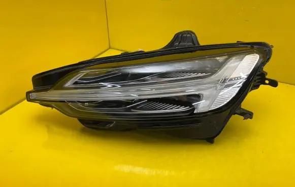 Volvo V60 Headlight/headlamp 32228815