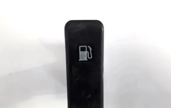 Opel Monterey Fuel tank opening switch 