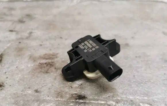 Mercedes-Benz B W246 W242 Airbag deployment crash/impact sensor A1668210351 56054084AA 002M21650