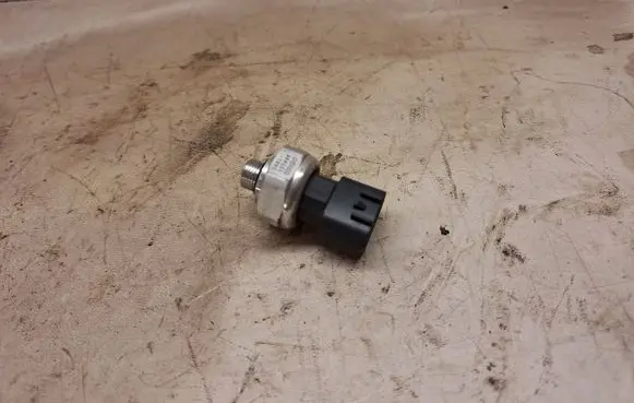 Toyota RAV 4 (XA40) Air conditioning (A/C) pressure sensor 4990007880