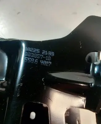 Headlight/headlamp mounting bracket