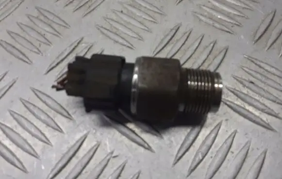 Toyota Corolla Verso E121 Fuel pressure sensor 