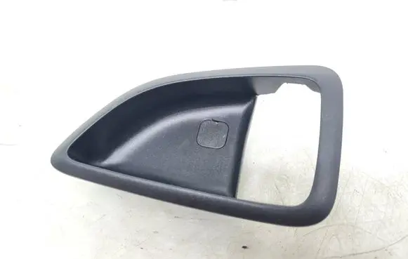 Hyundai ix35 Front door interior handle trim 826212S000