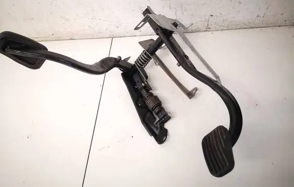 Volvo S60 Brake pedal 