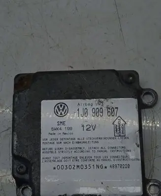 Volkswagen PASSAT B5 Airbag control unit/module 1J0909607