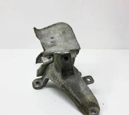 Engine mounting bracket