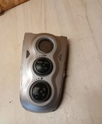 Toyota Yaris Climate control unit 758909