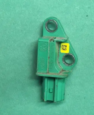 Volkswagen Golf V Airbag deployment crash/impact sensor 1K0909606C