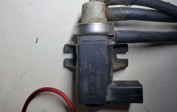 Audi A4 S4 B6 8E 8H Turbo solenoid valve 1J0906627B
