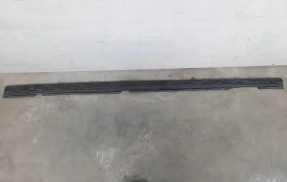 Sill/side skirt trim