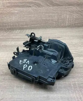 BMW X3 E83 Front door lock 7059968