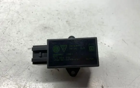 Volkswagen Golf Plus Seat heating relay 7L0959772