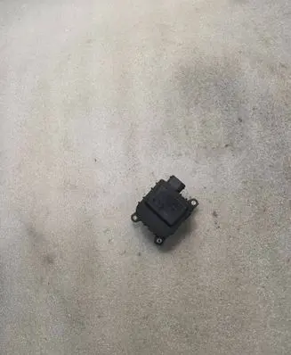 Audi A3 S3 8L Air flap motor/actuator 0132801213 1J1907511 133859X