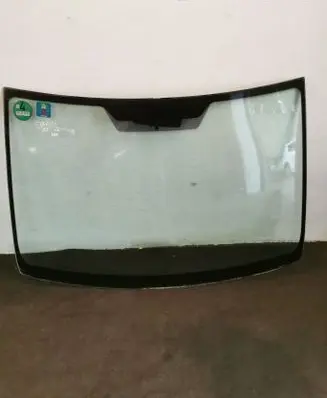 Toyota Corolla Verso AR10 Front windscreen/windshield window 