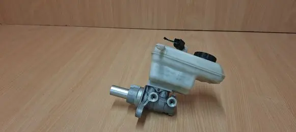 Master brake cylinder