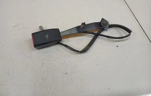 Mazda 3 II Front seatbelt buckle