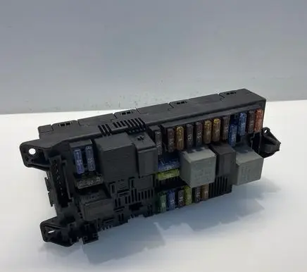 Mercedes-Benz E W211 Fuse module 2115457301 21040313804 A2115457301