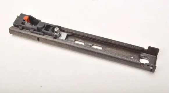 Peugeot 308 Seat belt adjustment rail LEWY