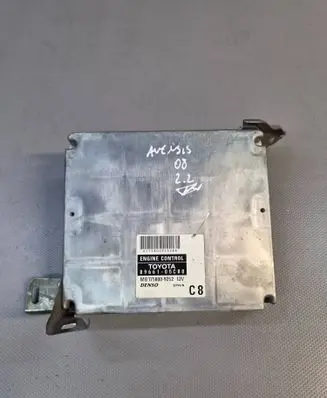 Toyota Avensis T250 Engine control unit/module 8966105C80 MB1758009252