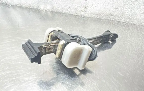 Opel Insignia A Front door check strap stopper 13229021