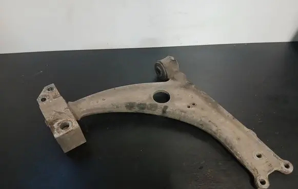 Volkswagen PASSAT B6 Front lower control arm/wishbone 3C0407153B