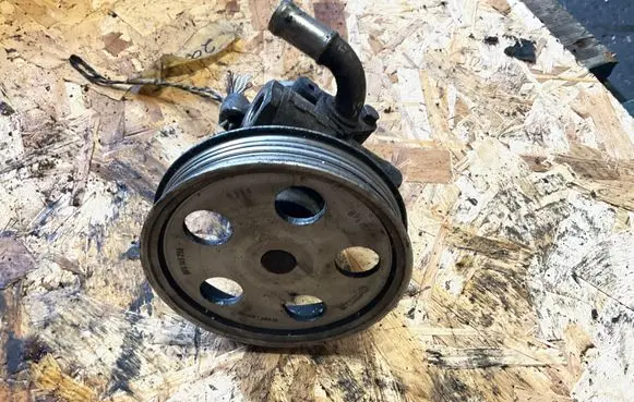 Audi A4 S4 B6 8E 8H Power steering pump 069145255