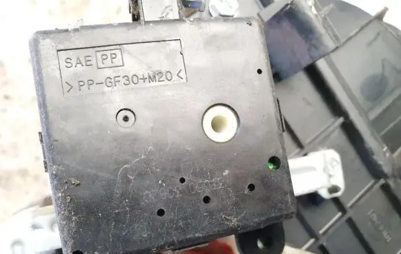 Nissan Primera Air flap motor/actuator 3t05030820