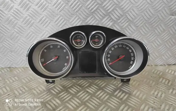 Speedometer (instrument cluster)