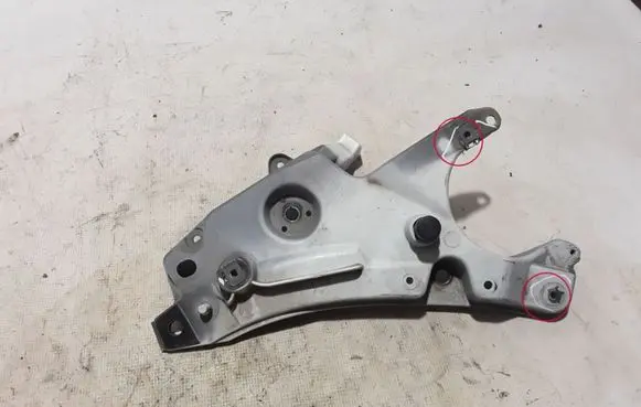 Volvo S90, V90 Fender mounting bracket 31447897