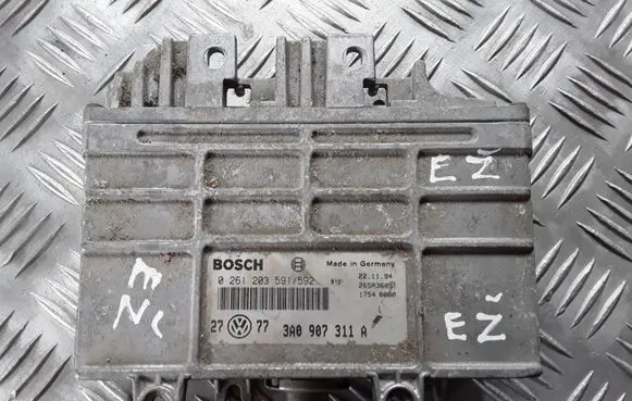 Volkswagen PASSAT B4 Engine control unit/module 0261203591592 3A0907311A 26SA3605