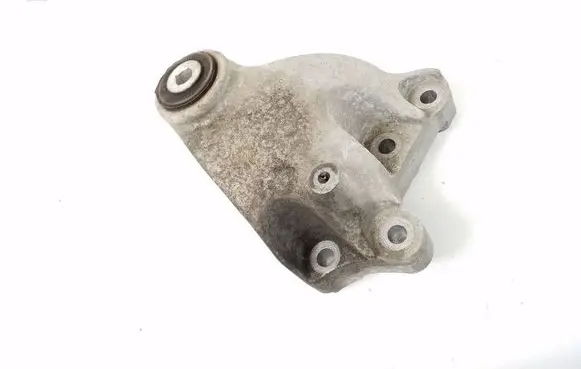 Mercedes-Benz CLA C117 X117 W117 Engine mounting bracket A2462401109