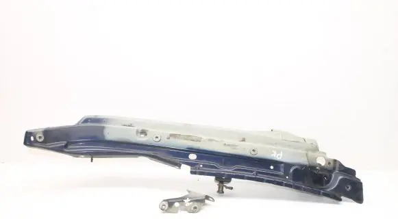 Audi Q7 4L Fender mounting bracket 4L0805175