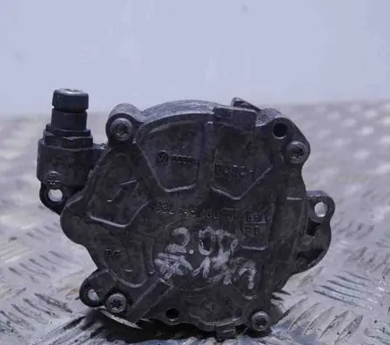 Volkswagen PASSAT B6 Vacuum pump 03L145100