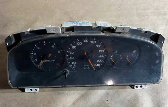 Mazda 626 Speedometer (instrument cluster) 7088039 9LH57MAD