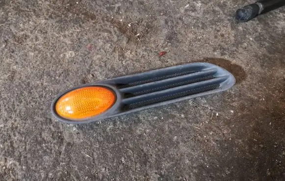 Mini One - Cooper R50 - 53 Front fender indicator light