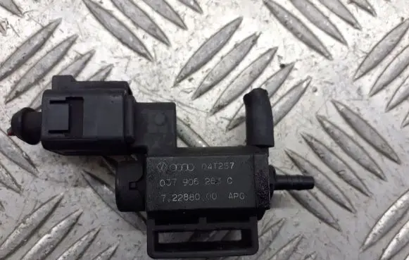 Audi A3 S3 8P Valve vacuum 037906283C